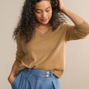 V-Neck Cashmere Camel Sweater